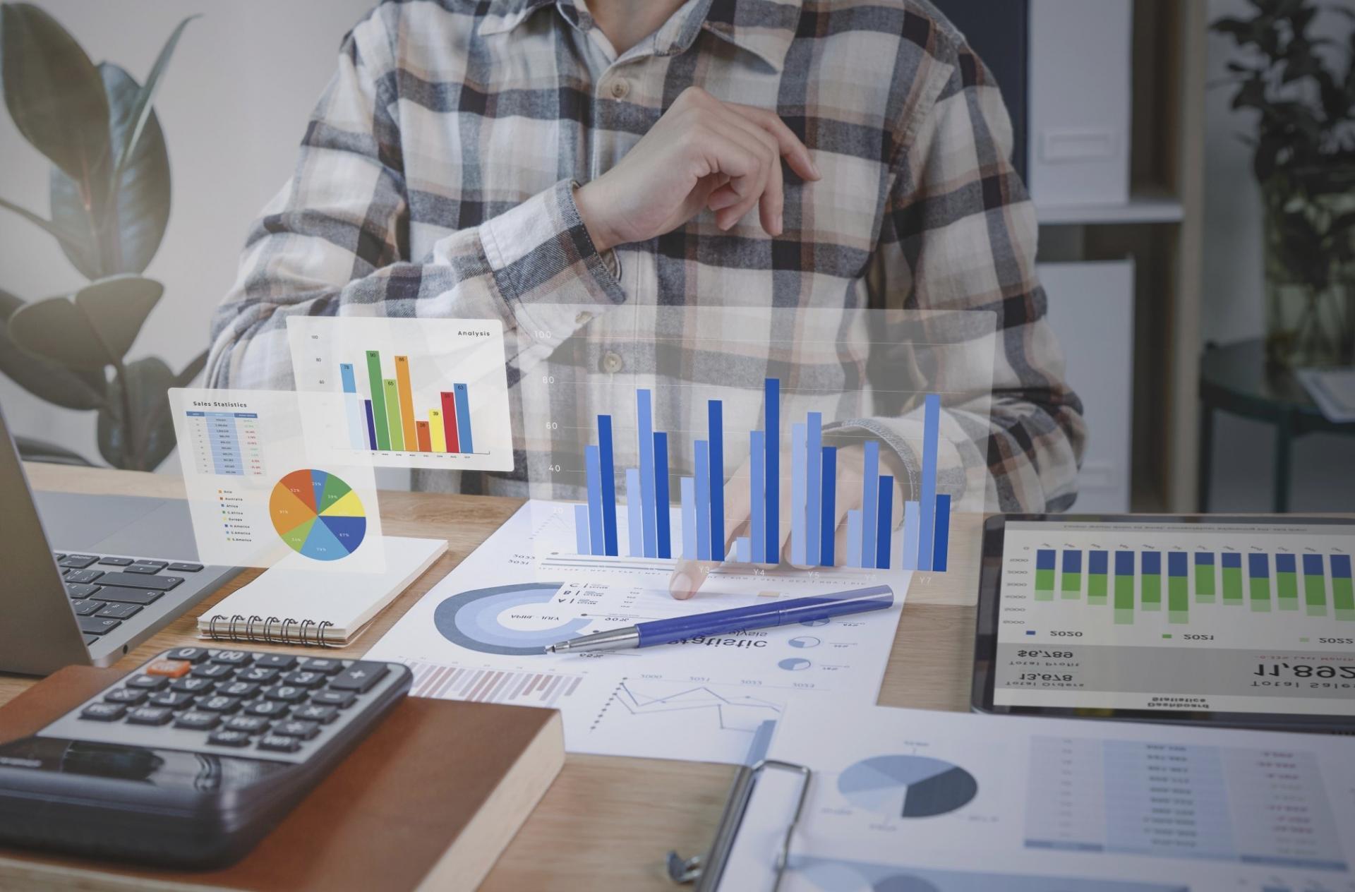 Facilitator demonstrating structured conversation technique